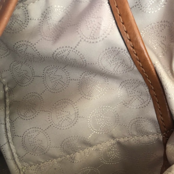 MK Jet SET SIGNATURE PRINT LARGE Gathered Tote - Picture 5 of 8